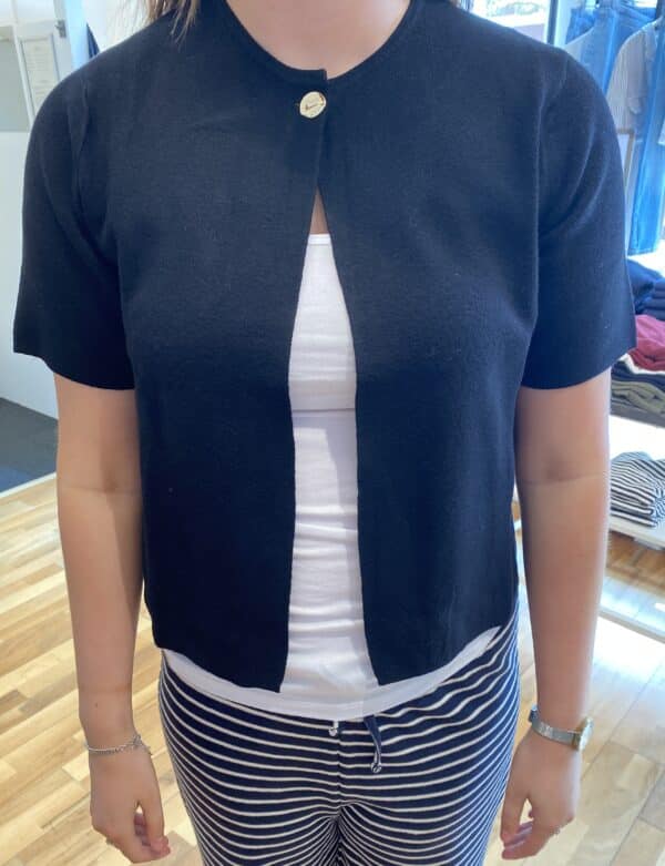 VMGOLD SS O-NECK ONE BUTTON  BLACK