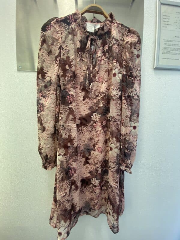 ELZA-DR BLUSH FLOWER - Image 2